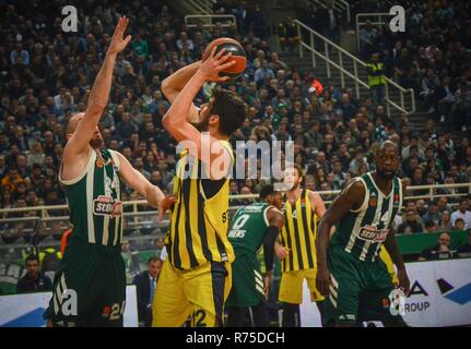 Atene, Grecia. Il 7 dicembre, 2018. Nikola Kalinic del Fenerbahce visto in azione durante l'Eurolega di basket gioco tra il Panathinaikos BC v Fenerbachce presso Olympic Sports Centre di Atene. Credito: Loannis Alexopoulos SOPA/images/ZUMA filo/Alamy Live News Foto Stock