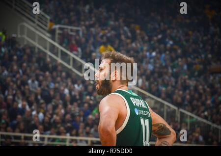 Atene, Grecia. Il 7 dicembre, 2018. Nikos Papas del Panathinaikos BC visto durante l'Eurolega di basket gioco tra il Panathinaikos BC v Fenerbachce presso Olympic Sports Centre di Atene. Credito: Loannis Alexopoulos SOPA/images/ZUMA filo/Alamy Live News Foto Stock