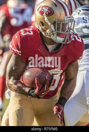 San Francisco, California, Stati Uniti d'America. L'8 dicembre, 2013. San Francisco 49ers running back LaMichael James (23) corre torna kick Domenica, 8 Dicembre 2013 a San Francisco, California. Il 49ers sconfitto il Seahawks. 19-17. Credito: Al di Golub/ZUMA filo/Alamy Live News Foto Stock