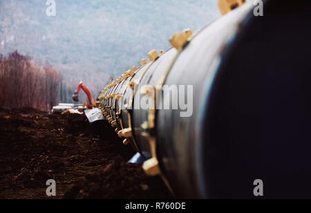 Tubi di un gasdotto, la costruzione e la posa di tubazioni per il trasporto di gas e di petrolio Foto Stock