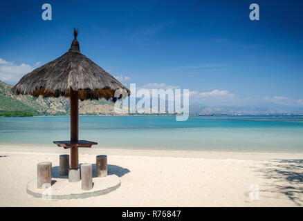 Areia Branca tropicale vista spiaggia nei pressi di Dili a Timor est Foto Stock