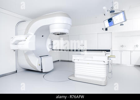 La terapia del cancro, advanced acceleratore lineare medicale in oncologia terapeutico per il trattamento di pazienti con il cancro Foto Stock