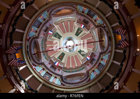 Cercando nel vecchio Courthouse dome di St Louis, MO, USA Foto Stock