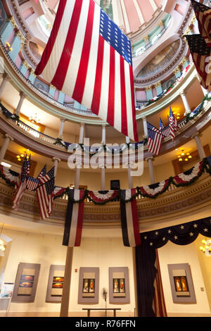 Cercando nel vecchio Courthouse dome di St Louis, MO, USA Foto Stock