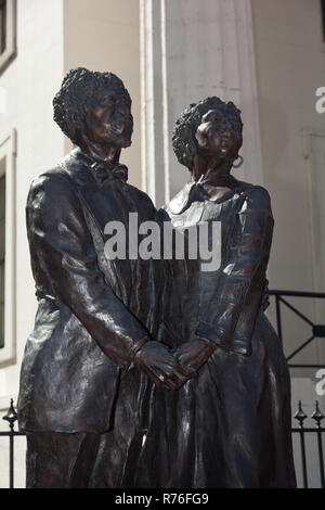 Dred e Harriet Scott Memorial statua presso il tribunale vecchio di Saint Louis, MO Foto Stock