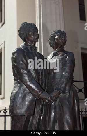 Dred e Harriet Scott Memorial statua presso il tribunale vecchio di Saint Louis, MO Foto Stock