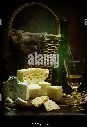 Vino bianco con formaggio Foto Stock
