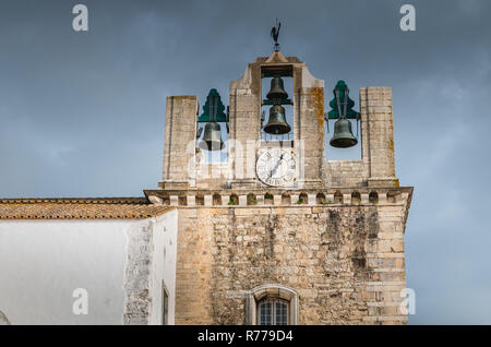 Dettagli architettonici della Cattedrale di Faro in un giorno di primavera Foto Stock