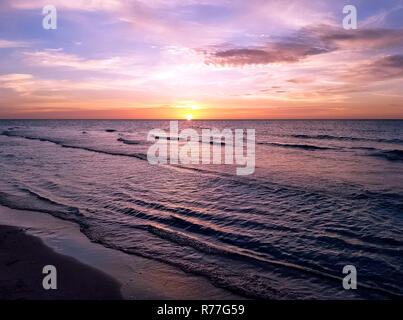 Tramonto sulla Baia dei maiali e il Mare dei Caraibi a Cuba Foto Stock