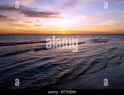 Tramonto sulla Baia dei maiali e il Mare dei Caraibi a Cuba Foto Stock