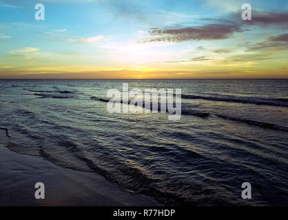 Tramonto sulla Baia dei maiali e il Mare dei Caraibi a Cuba Foto Stock