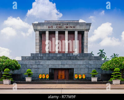 Vista frontale del Mausoleo di Ho Chi Minh, Hanoi, Vietnam Foto Stock
