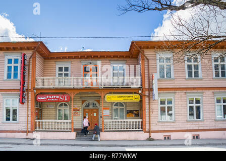 Stazione degli autobus nel centro di Parnu, Estonia Foto Stock