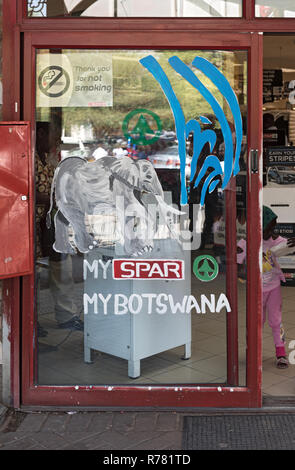 Porta di ingresso di un supermercato a Maun, Botswana Foto Stock