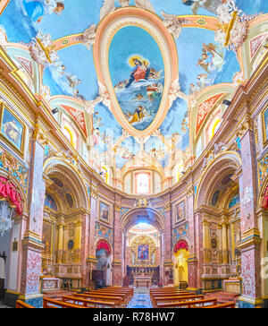 MDINA, Malta - 14 giugno 2018: il panorama degli interni della chiesa dell'Annunciazione con la bella cupola dipinta, il 14 giugno in Mdina. Foto Stock