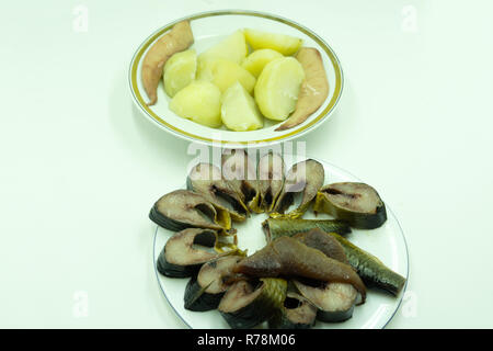 Salate sgombri tagliato a pezzi con le patate Foto Stock