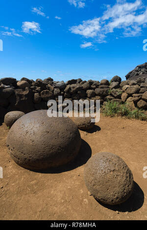 Te Pito Kura Henua pietra, l'Ombelico del Mondo, Patrimonio Mondiale dell'Unesco, il Parco Nazionale di Rapa Nui, Isola di Pasqua, Cile Foto Stock