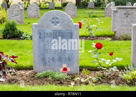 St. Symphorien Cimitero Militare, britannici e tedeschi e tombe di guerra dalla Prima Guerra Mondiale La Battaglia di Mons, Saint-Symphorien Foto Stock