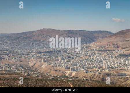 Panorama di Nablus (Shomron o Sichem) e Monte Gherizim Foto Stock