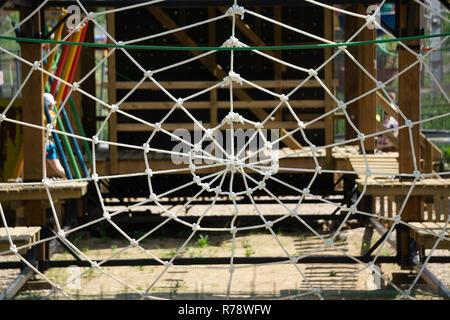 Corda di spider web nel parco Foto Stock