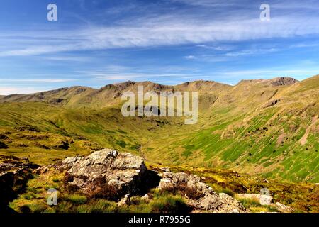 Langstrath Beck dalla rupe di Eagle Foto Stock