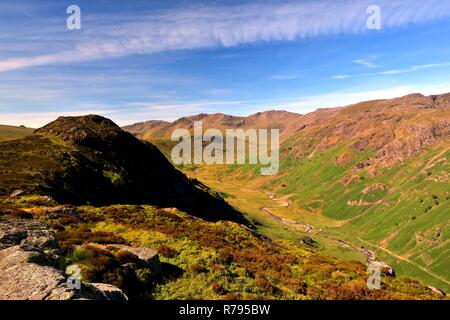 Langstrath Beck dalla rupe di Eagle Foto Stock