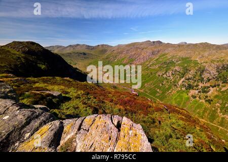 Langstrath Beck dalla rupe di Eagle Foto Stock