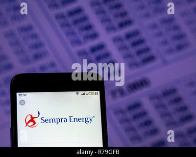 Sempra Energy Utilities logo azienda vede visualizzato sul telefono intelligente. Foto Stock