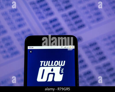 Tullow Oil Company logo che si vede visualizzato sul telefono intelligente. Foto Stock