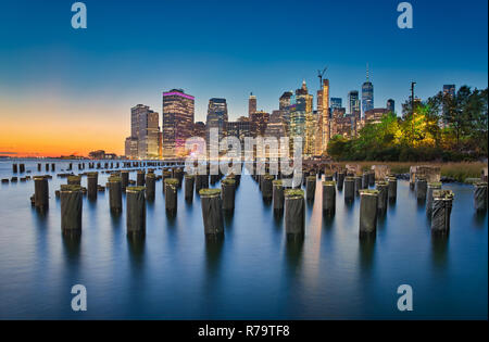 Una lunga esposizione foto al Ponte di Brooklyn Park di New York City Foto Stock