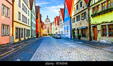 Tradizionali case colorate a Rothenburg ob der Tauber village,Baviera, Germania. Foto Stock