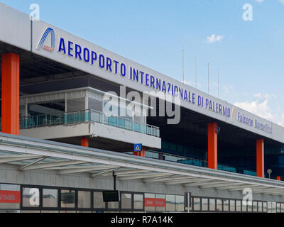 Palermo, Italia - Agosto 2018: Intrnational aeroporto di Palermo vista esterna Foto Stock