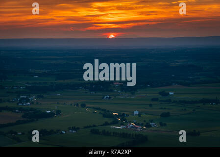 Vista tramonto da alta roccia, lungo l'Appalachian Trail a penna Mar Park, Washington County, Maryland Foto Stock