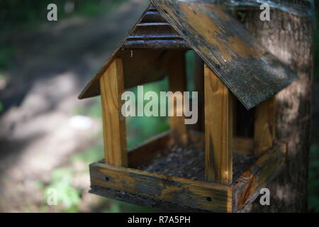 Un vecchio birdhouse close up Foto Stock