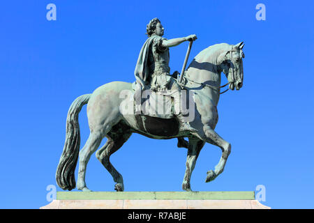 Statua equestre di re Federico V di Danimarca (1723-1766) a Piazza Amalienborg di Copenaghen, Danimarca Foto Stock