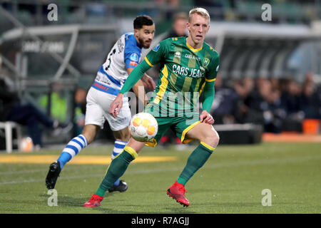L'AIA - ADO - Graafschap , Calcetto , Stagione 2018/2019 , Eredivisie , Cars jeans Stadium , 08-12-2018 , lettore ADO Lex Immers sulla palla durante il gioco ADO - Graafschap . Foto Stock