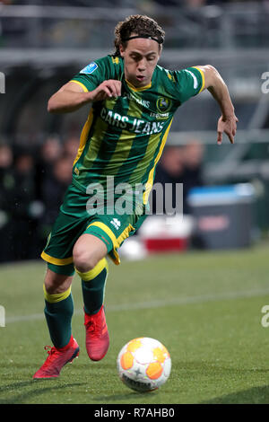 L'AIA - ADO - Graafschap , Calcetto , Stagione 2018/2019 , Eredivisie , Cars jeans Stadium , 08-12-2018 , ADO player Giovanni Trouppee sulla palla durante il gioco ADO - Graafschap . Foto Stock
