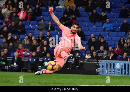 Barcellona, Spagna. 8 Dic 2018. Luis Suarez del FC Barcelona in azione durante il campionato spagnolo, la liga, la partita di calcio tra RCD Espanyol e FC Barcellona sul dicembre 08, 2018 a Cornella El Prat stadium di Barcellona, Spagna Cordon Premere Credito: CORDON PREMERE/Alamy Live News Foto Stock