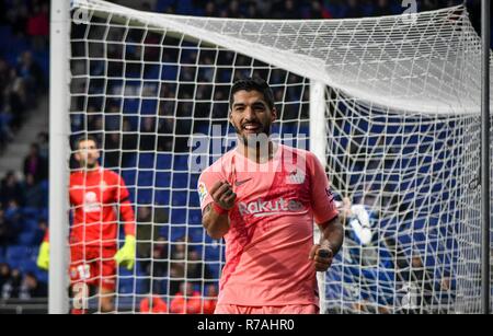 Barcellona, Spagna. 8 Dic 2018. Luis Suarez del FC Barcelona celebra un obiettivo durante il campionato spagnolo, la liga, la partita di calcio tra FC Barcelona e il RCD Espanyol su dicembre 08, 2018 a Cornella El Prat stadium di Barcellona, Spagna Cordon Premere Credito: CORDON PREMERE/Alamy Live News Foto Stock