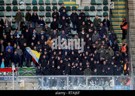 L'AIA - ADO - Graafschap , Calcetto , Stagione 2018/2019 , Eredivisie , Cars jeans Stadium , 08-12-2018 , i sostenitori del de Graafschap durante il gioco ADO - Graafschap . Foto Stock