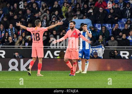 Barcellona, Spagna. 8 Dic 2018. Jordi Alba Messi e del FC Barcelona celebra un obiettivo durante il campionato spagnolo, la liga, la partita di calcio tra FC Barcelona e il RCD Espanyol su dicembre 08, 2018 a Cornella El Prat stadium di Barcellona, Spagna Cordon Premere Credito: CORDON PREMERE/Alamy Live News Foto Stock