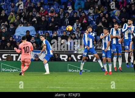 Barcellona, Spagna. 8 Dic 2018. Leo Messi del FC Barcelona in azione durante il campionato spagnolo, la liga, la partita di calcio tra RCD Espanyol e FC Barcellona sul dicembre 08, 2018 a Cornella El Prat stadium di Barcellona, Spagna Cordon Premere Credito: CORDON PREMERE/Alamy Live News Foto Stock