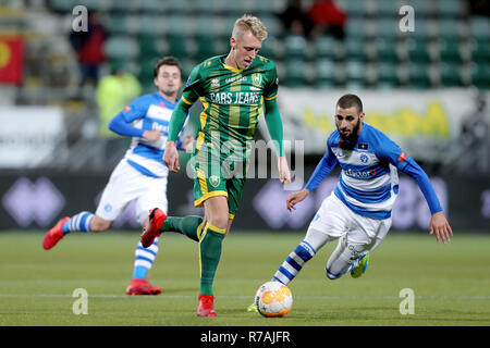 L'AIA - ADO - Graafschap , Calcetto , Stagione 2018/2019 , Eredivisie , Cars jeans Stadium , 08-12-2018 , lettore ADO Lex Immers sulla palla durante il gioco ADO - Graafschap . Foto Stock