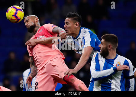 Barcellona, Spagna. 8 dicembre 2018. La Liga calcio, Espanyol rispetto a Barcellona; Arturo Vidal del FC Barcellona vince il credito della testata: Azione Plus immagini di sport/Alamy Live News Foto Stock