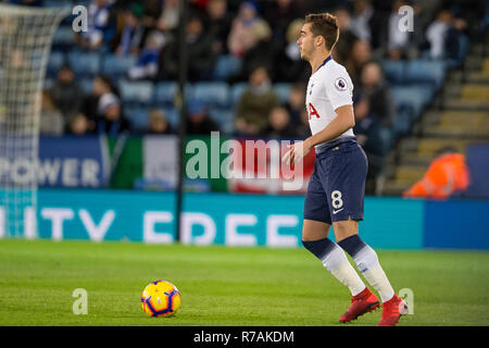 Leicester, Regno Unito. 8 Dic 2018. Harry Winks di Tottenham Hotspur durante il match di Premier League tra Leicester City e Tottenham Hotspur al King Power Stadium, Leicester, Inghilterra il 8 dicembre 2018. Foto di Matteo Buchan. Solo uso editoriale, è richiesta una licenza per uso commerciale. Nessun uso in scommesse, giochi o un singolo giocatore/club/league pubblicazioni. Credit: UK Sports Pics Ltd/Alamy Live News Foto Stock