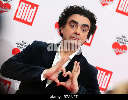 Berlino, Germania. 08 Dic, 2018. Rolando Villazon alla raccolta fondi "Un cuore per i bambini". Credito: Jens Büttner/dpa/Alamy Live News Foto Stock