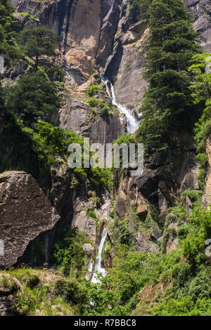 Jogini cascate vicino a Manali in Himachal Pradesh, India Foto Stock