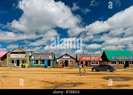 Teahouse e ristoranti fast food e a una strada nazionale vicino Ulaanshiveet, Provincia Bulgan, Mongolia Foto Stock