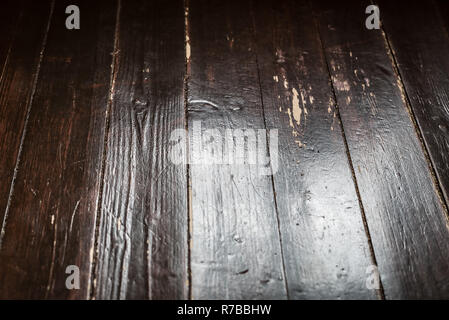 Stile di vita closeup di rustico usurato e graffiato pavimento in legno per la copia Foto Stock