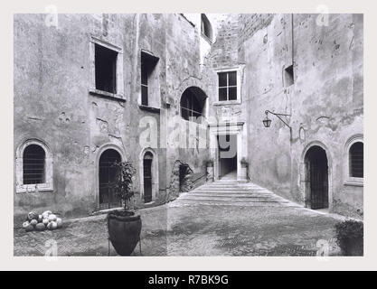 Lazio Roma Ostia Antica castello, questa è la mia Italia, il paese italiano di storia visiva, vista esterna con enfasi su torri turretted vedute del cortile, portali e terrazza. Foto Stock